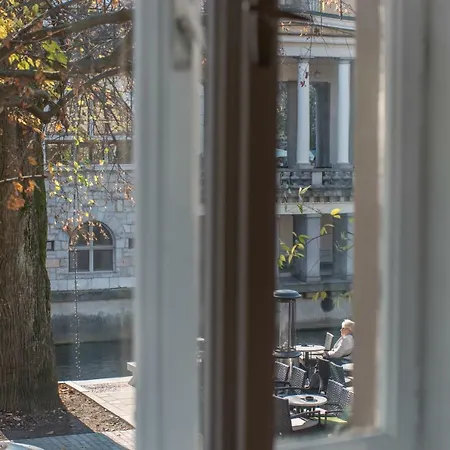 Appartement River View *